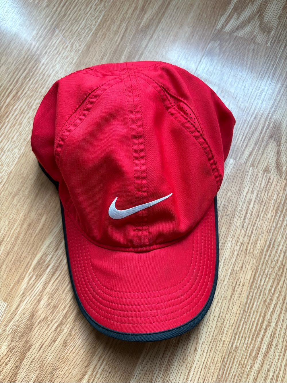 Nike featherlight red hat 6 panel dri fit unisex